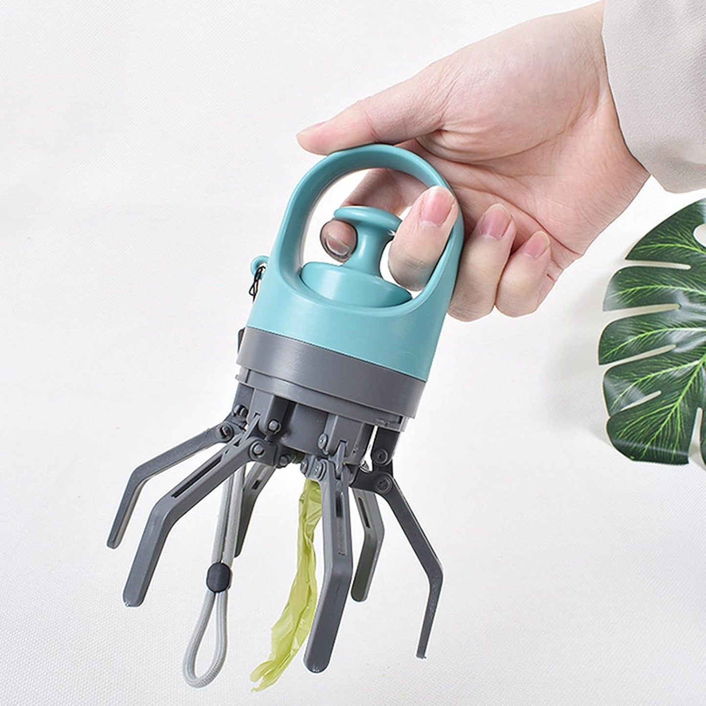 Revolutionary Dog Claw Poop Scooper - Lightweight, Portable Waste Picker with Bag Dispenser and Retractable Strap for Effortless Outdoor Cleanup