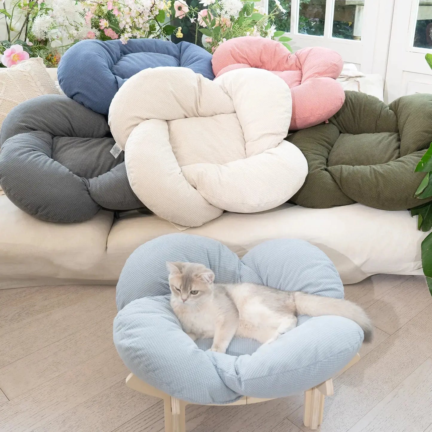 Luxurious Elevated Flower Cat Bed - Stylish Wooden Lounge with Cozy Cushion for Indoor Cats and Dogs - Perfect Raised Pet Sofa for Ultimate Relaxation