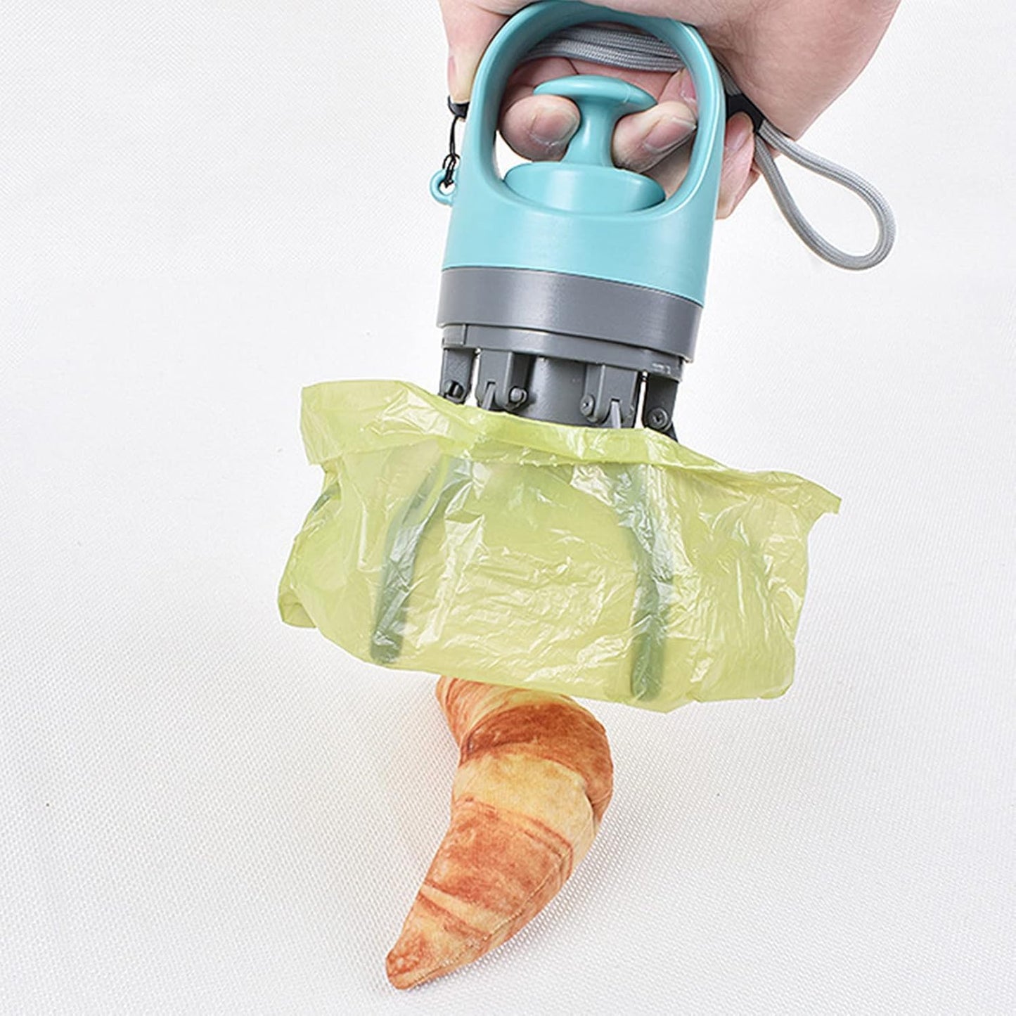 Revolutionary Dog Claw Poop Scooper - Lightweight, Portable Waste Picker with Bag Dispenser and Retractable Strap for Effortless Outdoor Cleanup