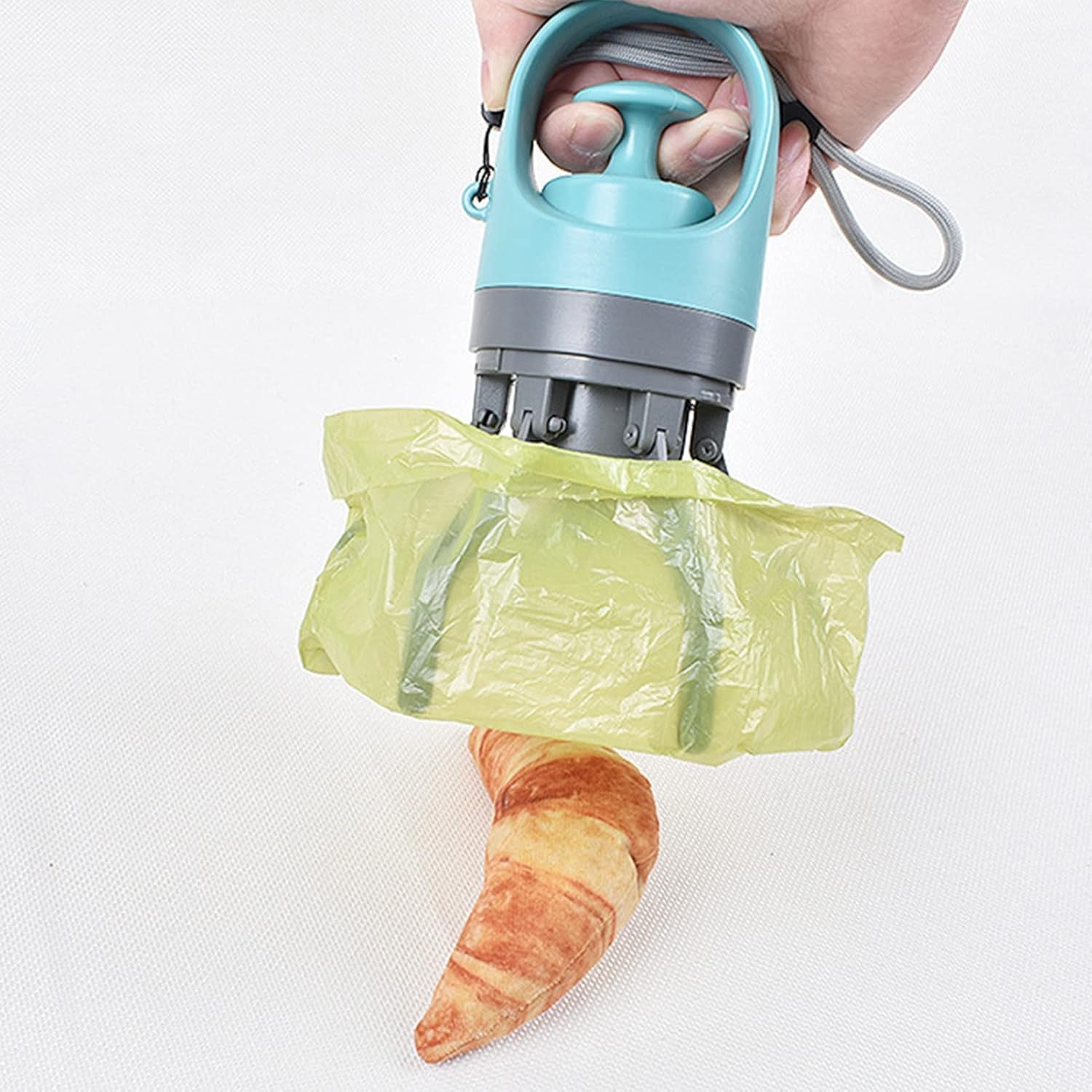 Revolutionary Dog Claw Poop Scooper - Lightweight, Portable Waste Picker with Bag Dispenser and Retractable Strap for Effortless Outdoor Cleanup